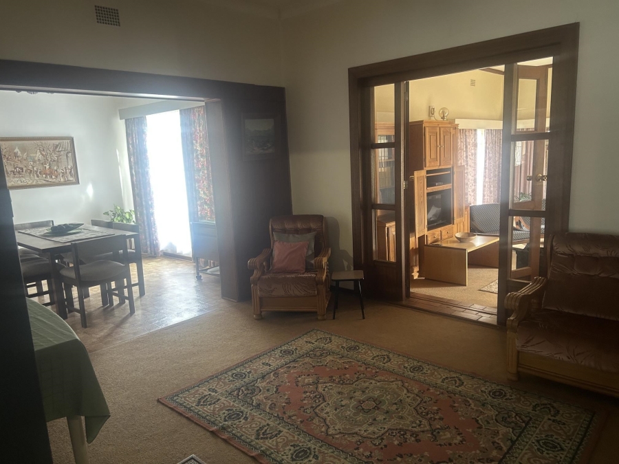 5 Bedroom Property for Sale in Viljoenskroon Free State